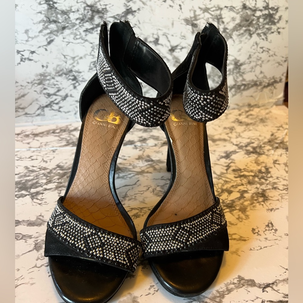 Gianni Bini high heels size 6, black in color. Used, no box.